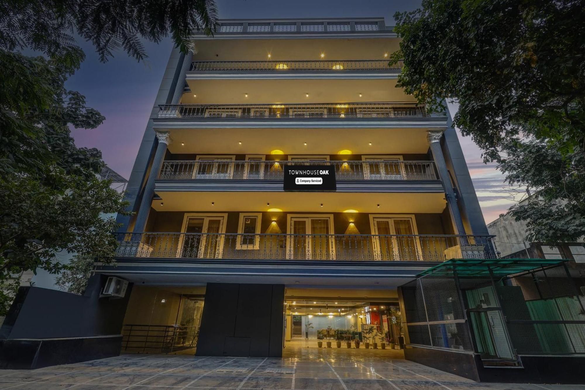 Super Townhouse Oak Udyog Vihar Hotel Gurgáon Kültér fotó