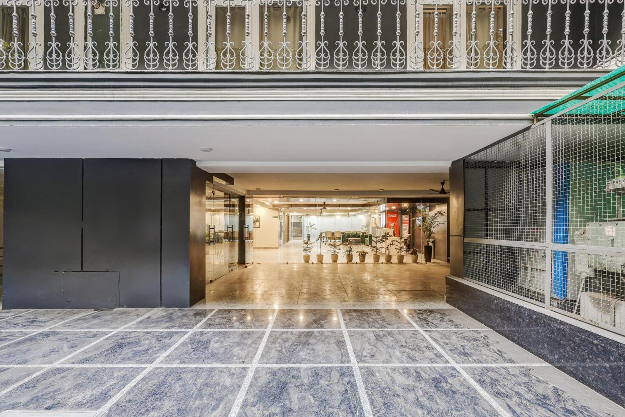 Super Townhouse Oak Udyog Vihar Hotel Gurgáon Kültér fotó