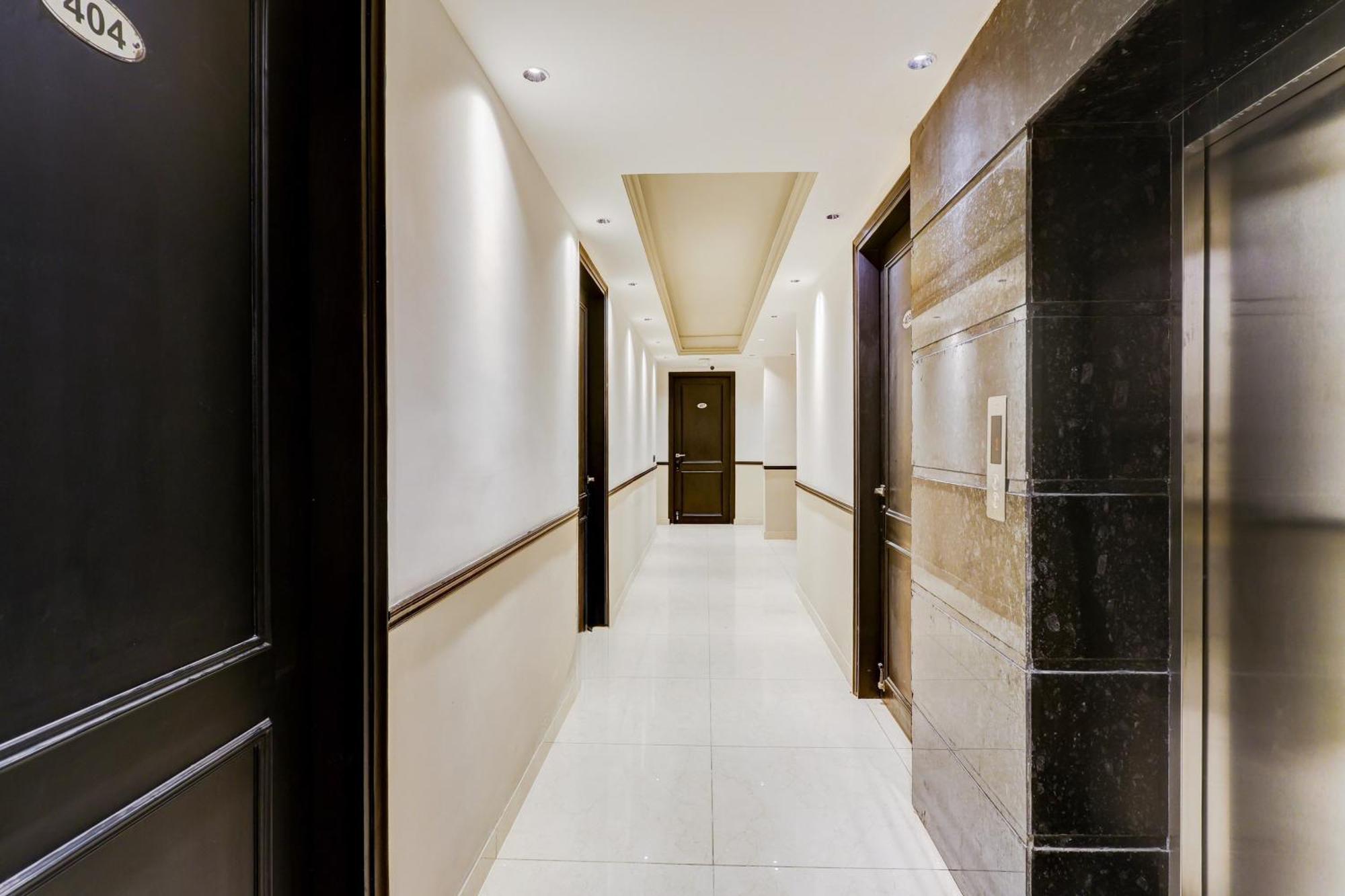 Super Townhouse Oak Udyog Vihar Hotel Gurgáon Kültér fotó