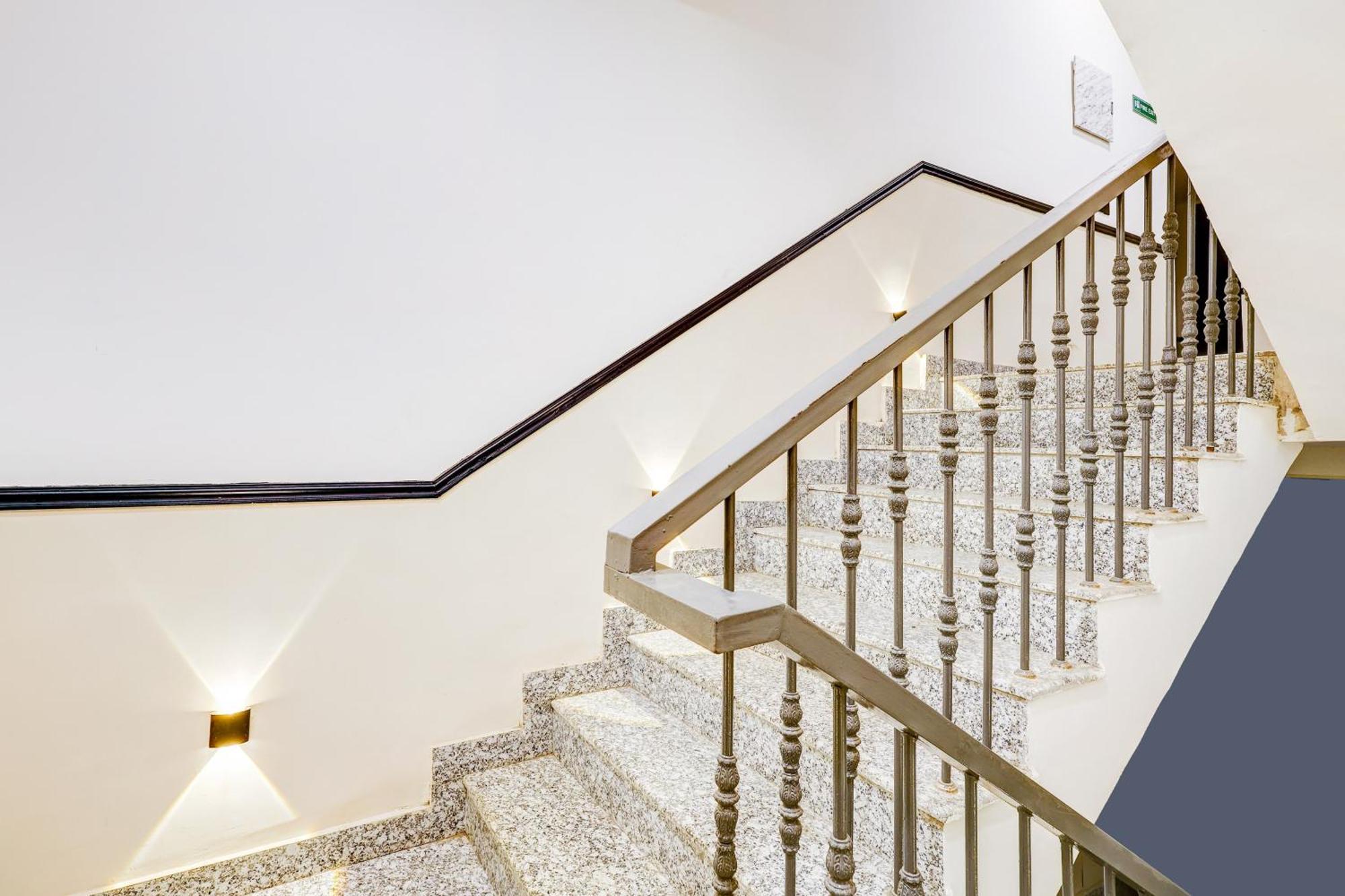 Super Townhouse Oak Udyog Vihar Hotel Gurgáon Kültér fotó