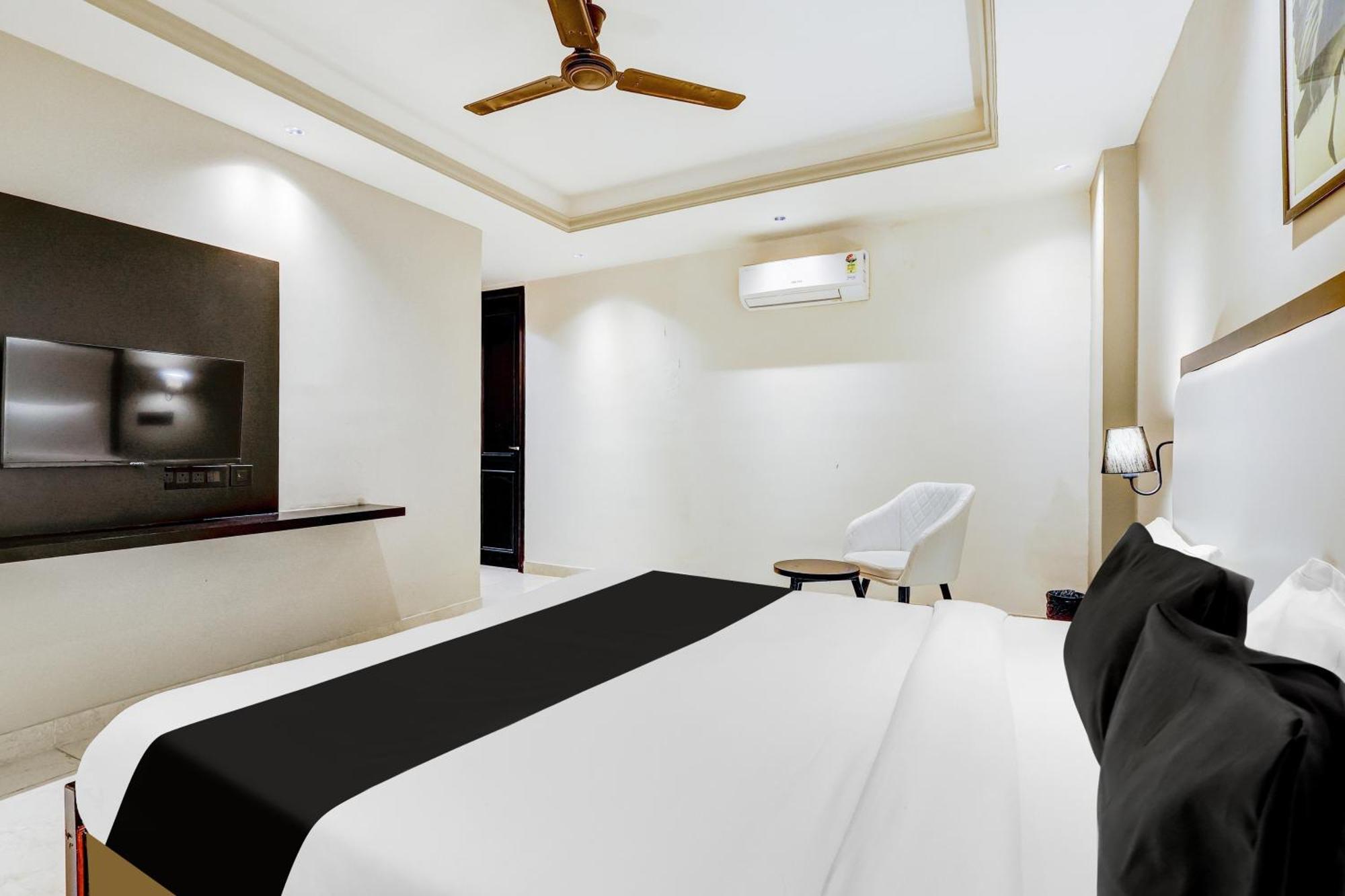 Super Townhouse Oak Udyog Vihar Hotel Gurgáon Kültér fotó
