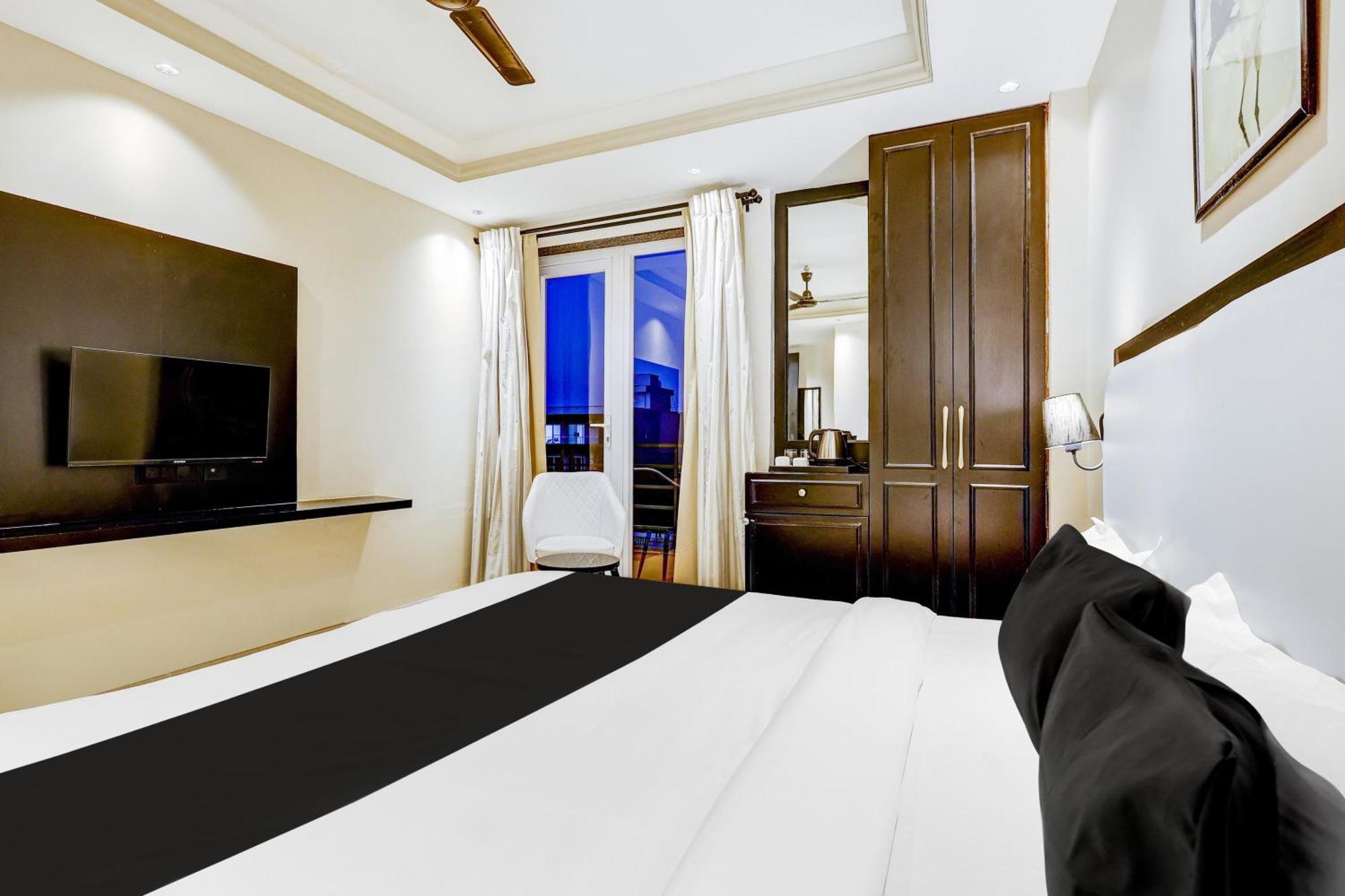 Super Townhouse Oak Udyog Vihar Hotel Gurgáon Kültér fotó