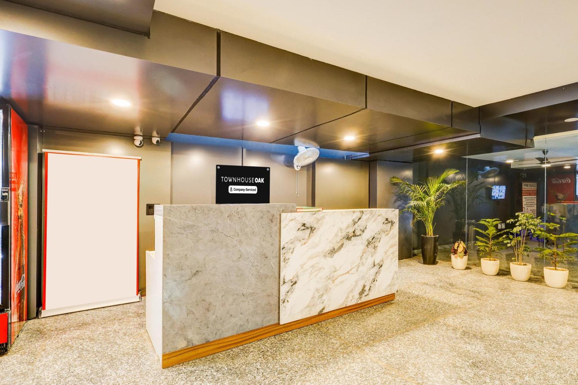 Super Townhouse Oak Udyog Vihar Hotel Gurgáon Kültér fotó