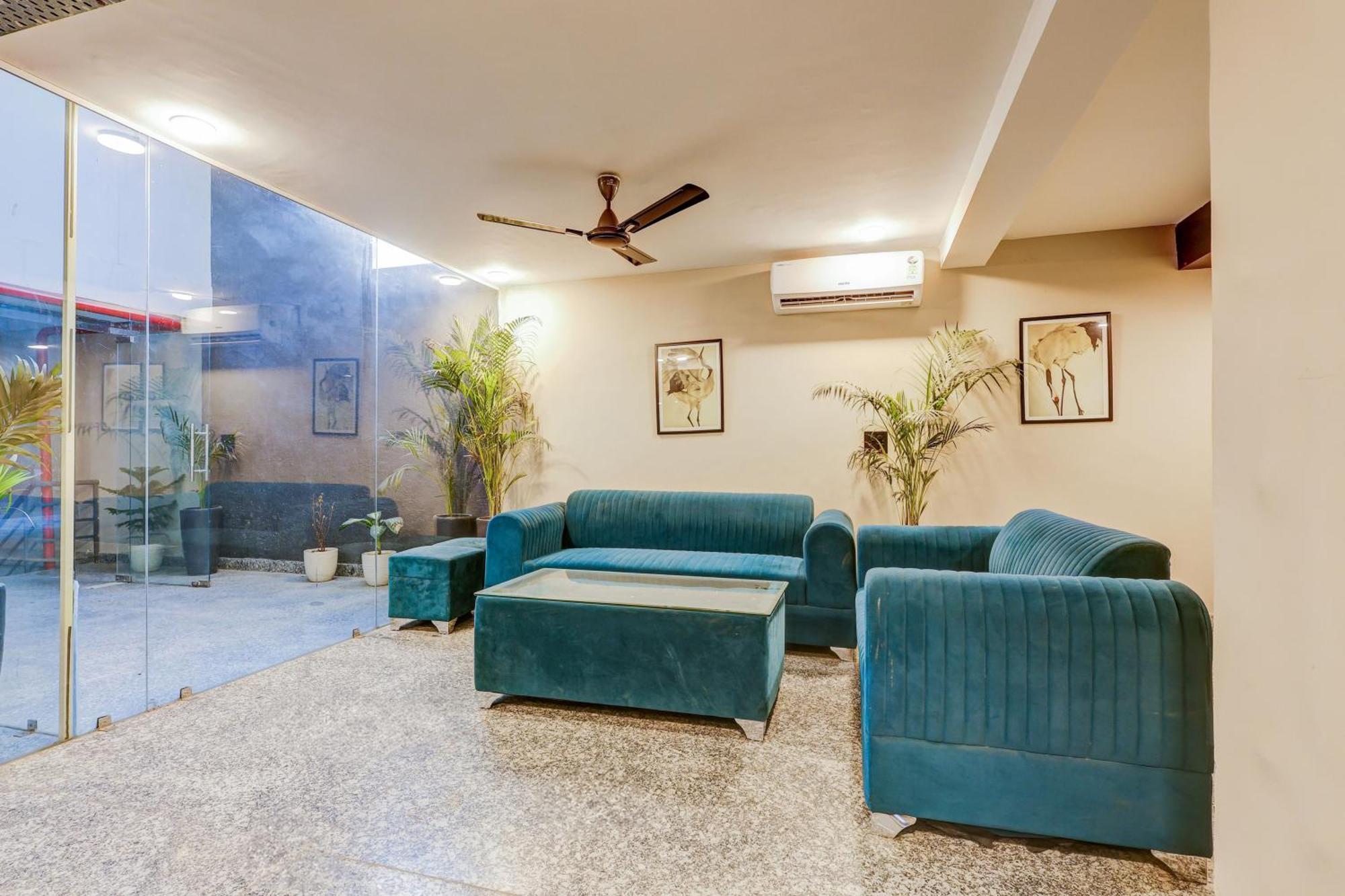Super Townhouse Oak Udyog Vihar Hotel Gurgáon Kültér fotó