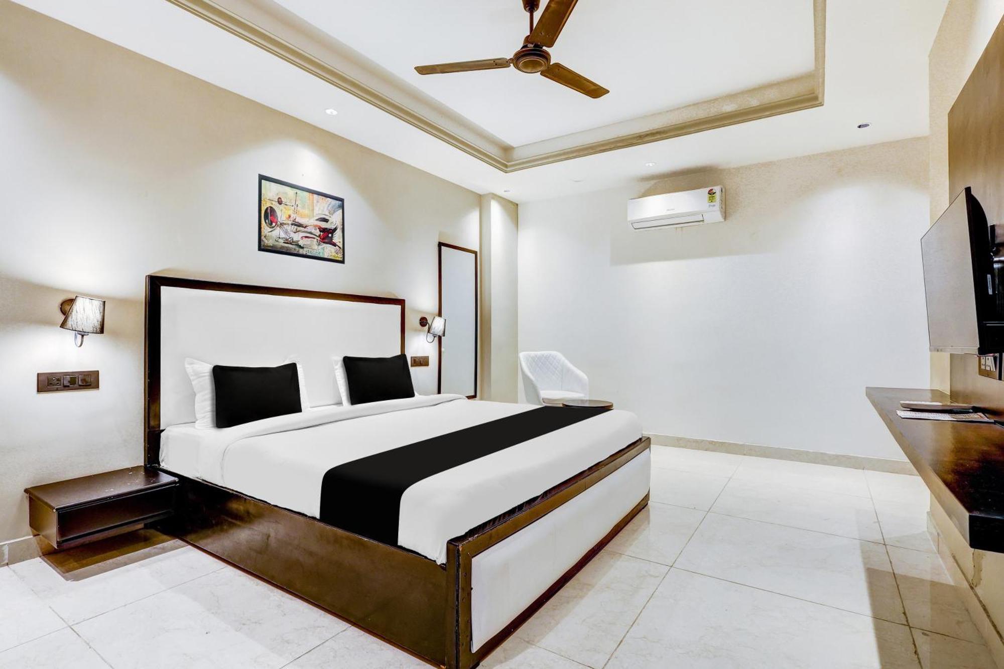 Super Townhouse Oak Udyog Vihar Hotel Gurgáon Kültér fotó