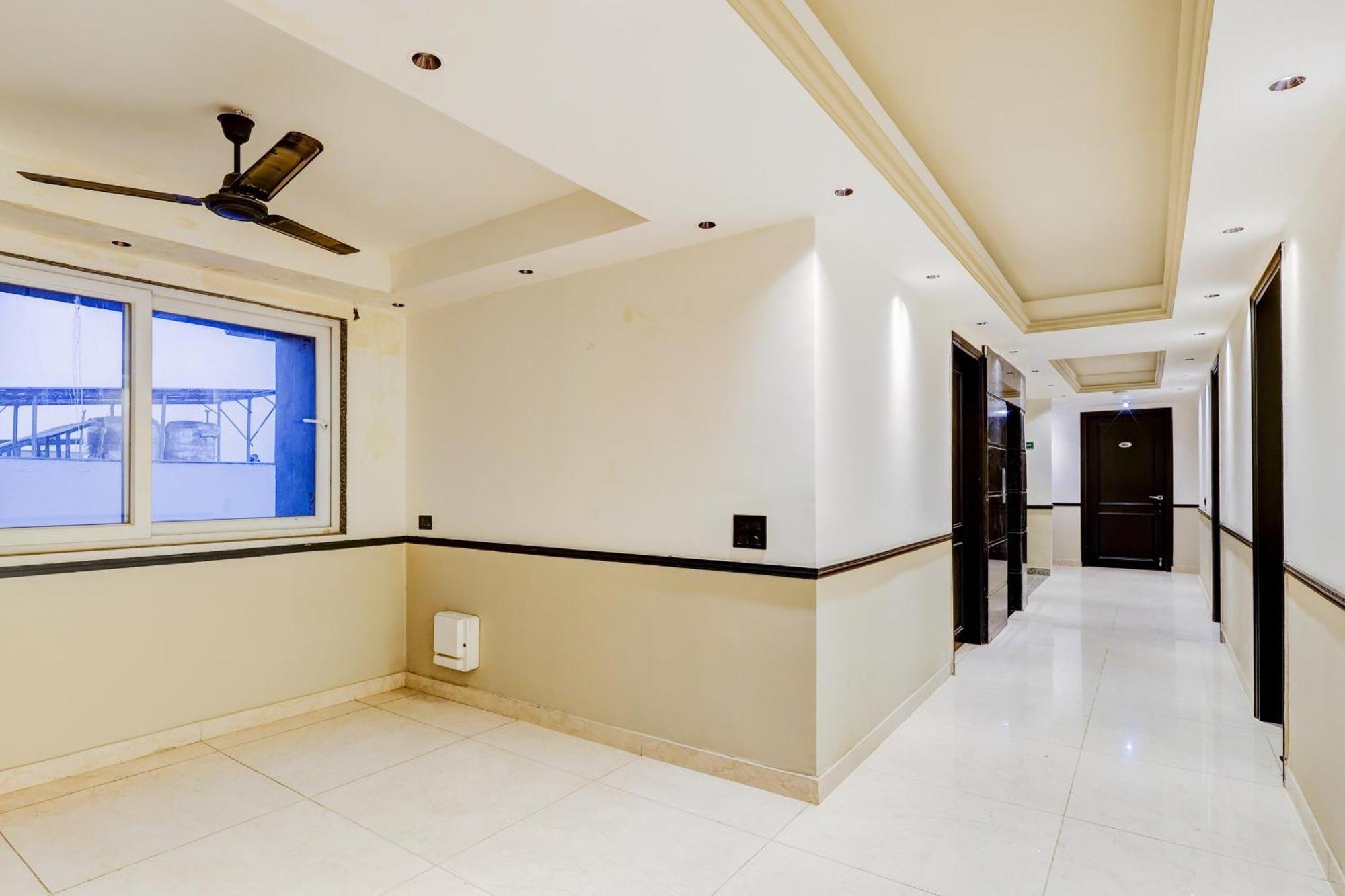 Super Townhouse Oak Udyog Vihar Hotel Gurgáon Kültér fotó