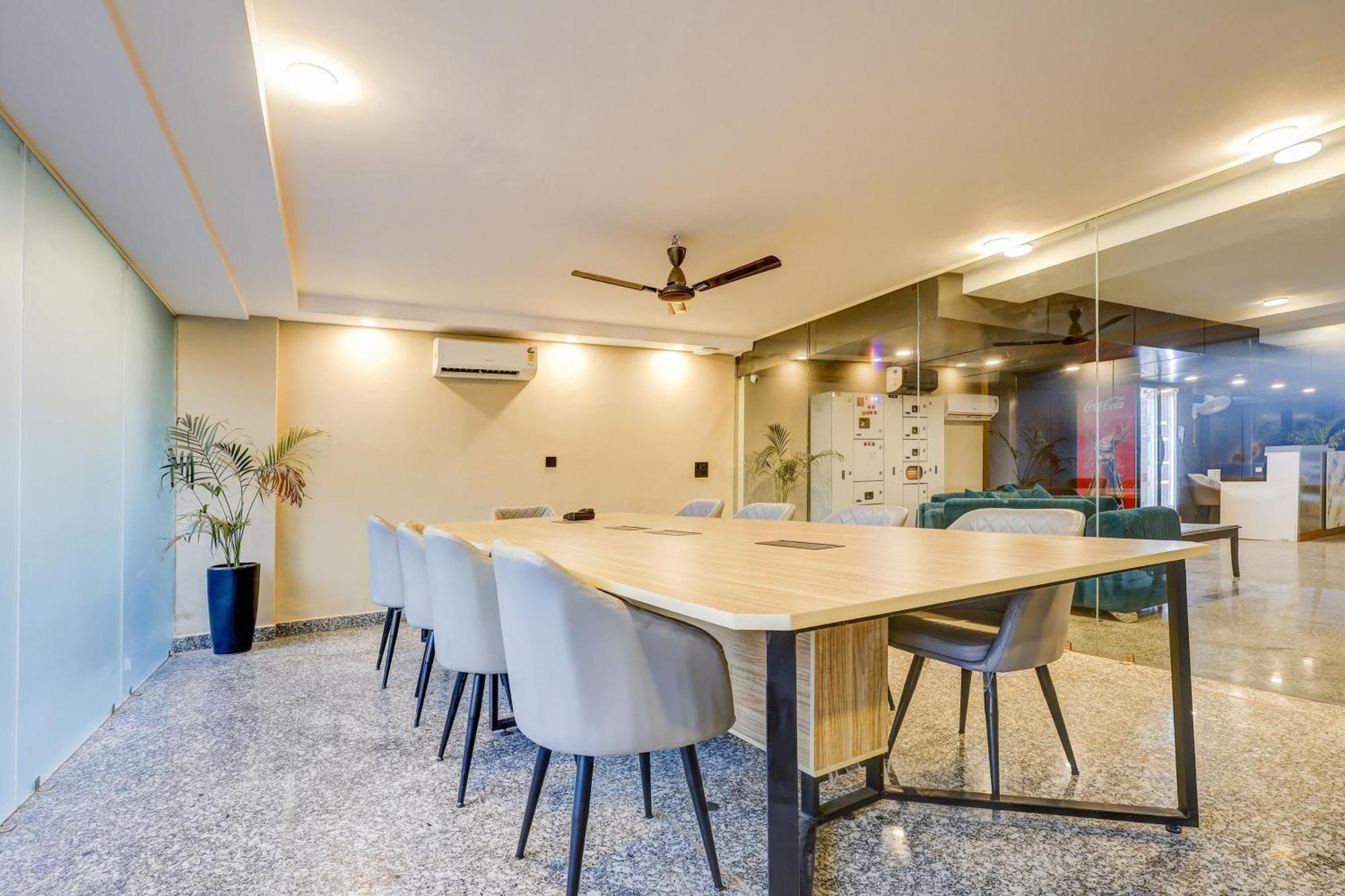 Super Townhouse Oak Udyog Vihar Hotel Gurgáon Kültér fotó