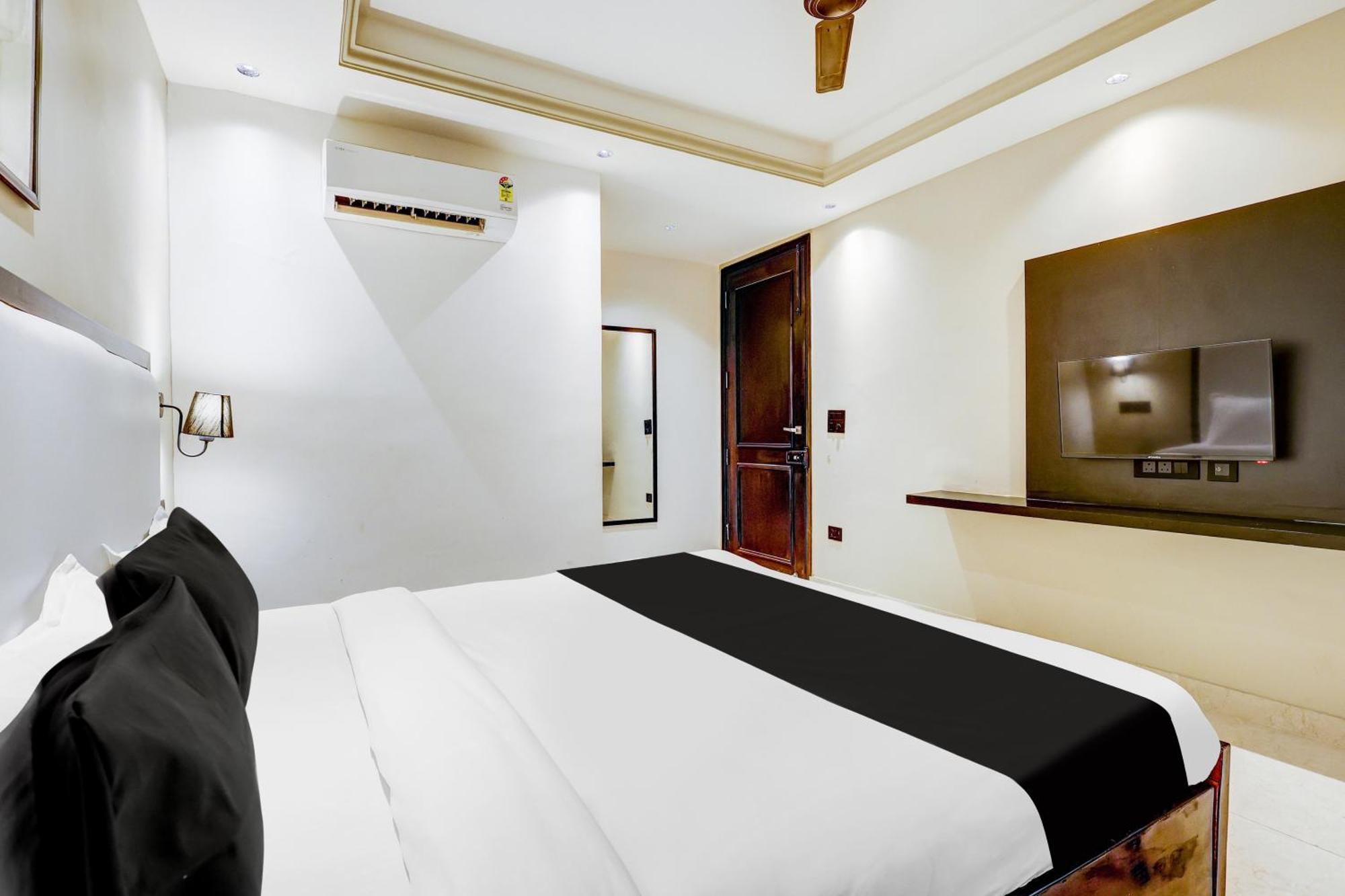 Super Townhouse Oak Udyog Vihar Hotel Gurgáon Kültér fotó