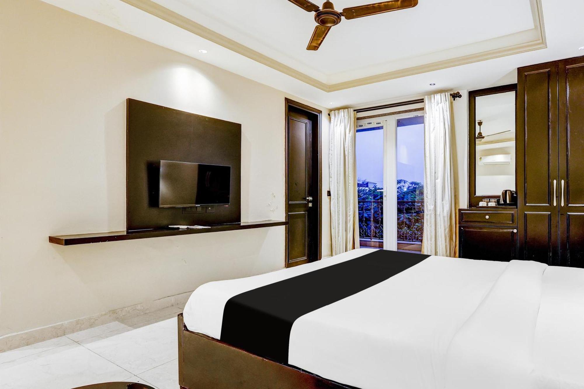 Super Townhouse Oak Udyog Vihar Hotel Gurgáon Kültér fotó